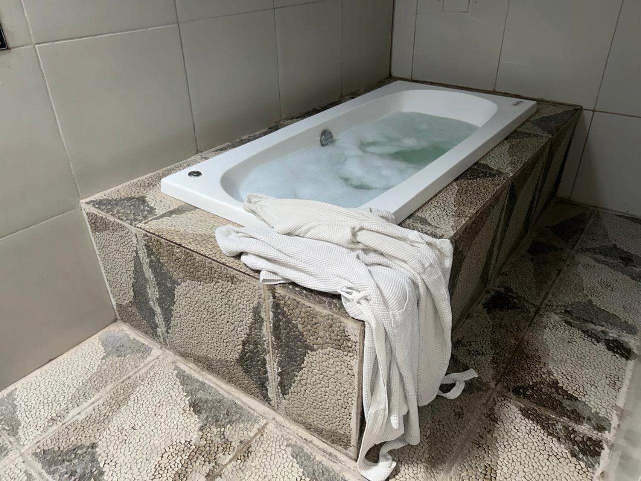ז'אבואטו דוס גוארראפס Motel Tijuca מראה חיצוני תמונה